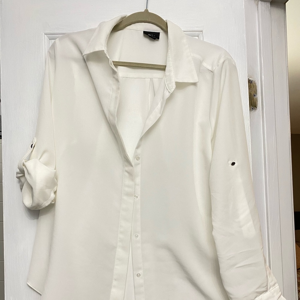 WHITE LONG SLEEVE BUTTON DOWN SHIRT Blouse